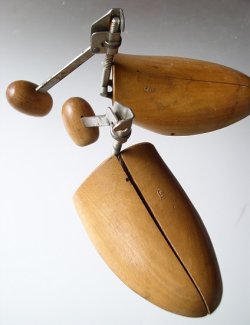 画像1: 木製トラベルシューキーパー/シューズストレッチャー