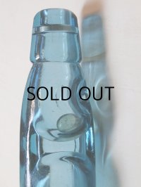 オールガラスのラムネ瓶　青緑　刻印：大