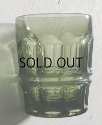 プレスガラス　オールド・ファッションド・グラス　color: アボカドグリーン saiz: Ø7.4×H9.3(cm)
