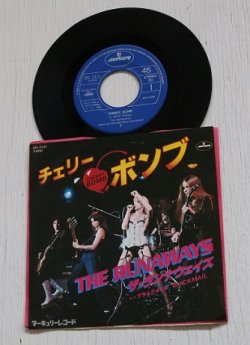 画像1: EP/7”/Vinyl  チェリーボンブ  ブラックメイル  ザ・ランナウェイズ  (1976)  マーキュリー 