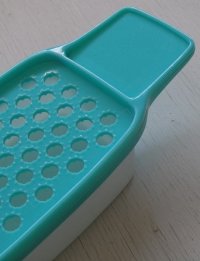 TAKASHIMAYA  ダイキンプラスチック　 プラスチック製おろし器　 グリーン＆ホワイト