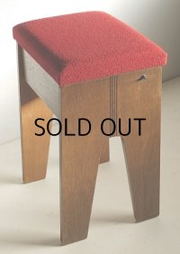 木製ミシン椅子(収納スペース付)　color:　赤　size: W31×D25.5 ×H47.3(cm)