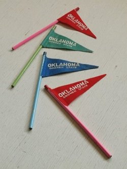 画像1: OKLAHOMA SOONER STATE オクラホマ州スーヴェニアフラッグペンシル color: レッド、ブルー、グリーン