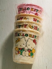 サンリオ HELLO KITTY　 プラスチックカップ　 ピンク１/アイボリー３ 4個セット  size： topΦ7cm・H7.5cm・bottomΦ5cm/ 180ml