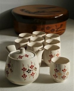 画像1: 玉泉  急須、湯呑9客、お茶桶セット  梅の花柄 