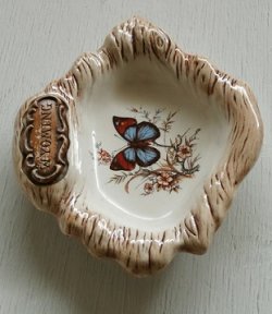 画像1: Treasure Craft  スーヴェニア/観光土産  WYOMING・蝶 飾り皿、アシュトレイ 