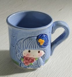 画像1: マグカップ 花を摘む女の子  ブルー  A62 KOTOBUKI   