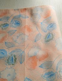 生地/布  花柄・フラワープリント  淡いサーモンピンク＆ブルー系  シルバーラメ   230×110(cm)