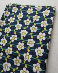 生地/布  花柄・フラワープリント  紺、花（ホワイト＆イエロー）  約200×160(cm)