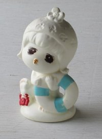 陶器製貯金箱 KIC  浮き輪をかかえた女の子 