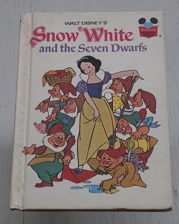 洋書 WALT DISNET'S Snow White and the Seven Dwarfs （白雪姫と7人の