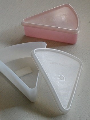 Tupperware タッパーウェア 三角容器 ピンク(ユーズド）/ホワイト（デッドストック） 各1個