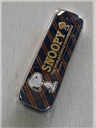 サンリオ Hallmark "SNOOPY THE WORLD FAMOUS SUPERBEAGLE" 缶ペンケース はめ込みプレート/2層式