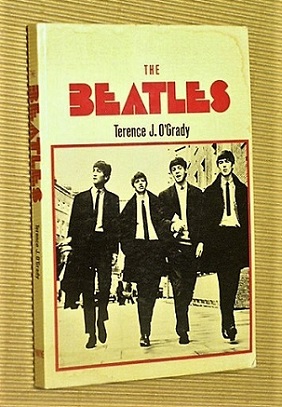 ペーパーバック ビートルズ  The Beatles: A Musical Evolution 1984年/絶版  