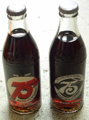 画像1: Coca-Cola コカ・コーラ　 75th Anniversary 記念ボトル　 ➀HATTIESBURG（75：白）　 ➁ST.PAUL(75：赤）　 各1本
