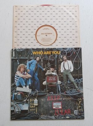 画像1: LP/12"/Vinyl   WHO ARE YOU  THE WHO  (1978 )  PRINTED IN CANADA  スリーブ/カラーレコード(RED） MCA RECORDS 