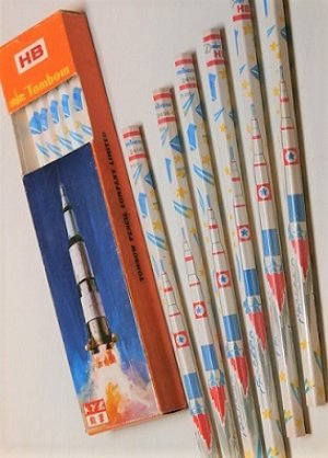 画像1: トンボ鉛筆  ロケット サターン５型ロケット ＆アポロ宇宙船  2414-B  HB  １ダース 