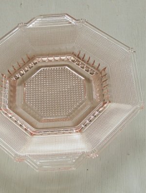 画像1: オクタゴンプレート  プレスガラス  ピンクカラー