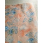 画像: 生地/布  花柄・フラワープリント  淡いサーモンピンク＆ブルー系  シルバーラメ   230×110(cm)