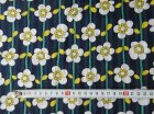画像: 生地/布 花柄・フラワープリント 紺、花（ホワイト＆イエロー） 約200×160(cm)