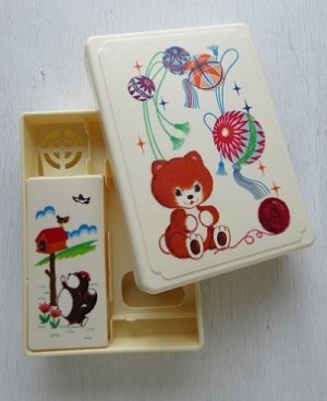 画像1: ドージン教材 裁縫箱/ソーイングボックス(手毬とこぐま)  ミニケース（ビーバーと小鳥）付