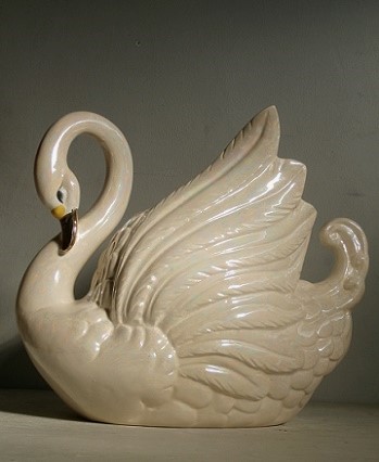 Painted kato kogei 加藤工芸 陶器 花瓶 スワン/白鳥 size: H25×L29× W17(cm)